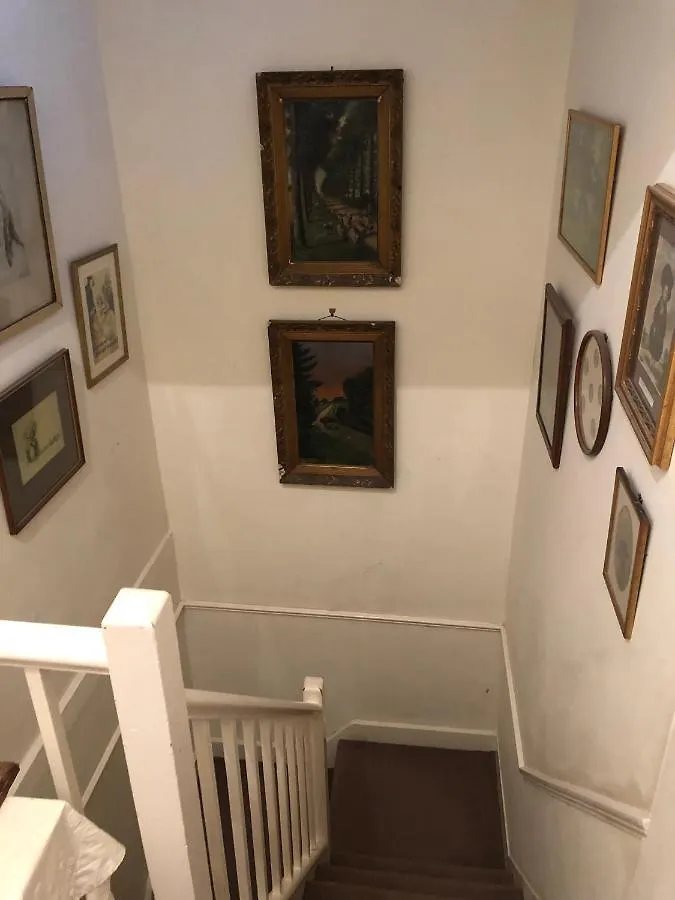 Lovely 3-Bed House In Cheltenham 0*,  United Kingdom