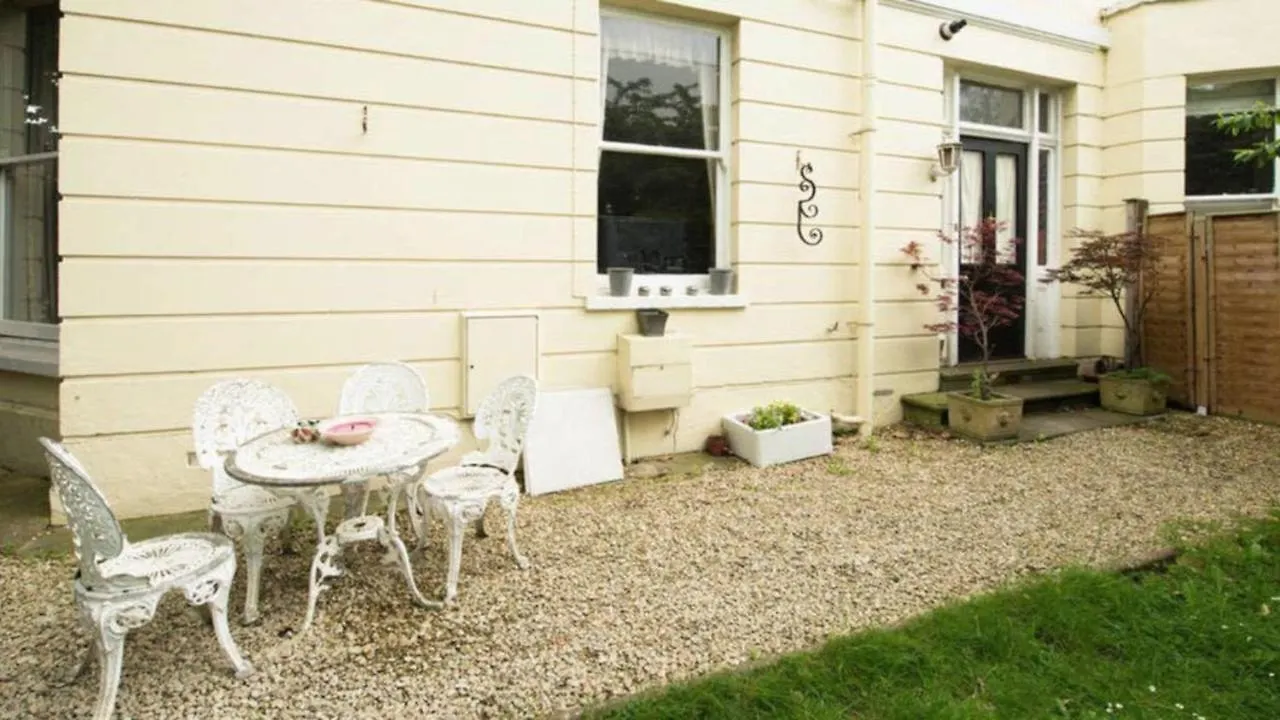 Holiday home Lovely 3-Bed House In Cheltenham