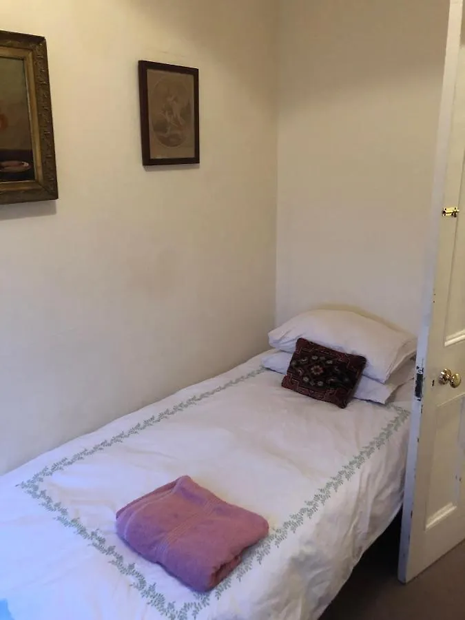 Lovely 3-Bed House In Cheltenham Holiday home