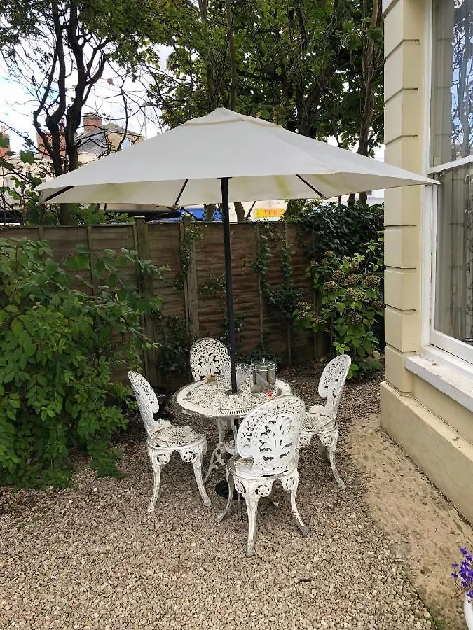 Lovely 3-Bed House In Cheltenham Holiday home