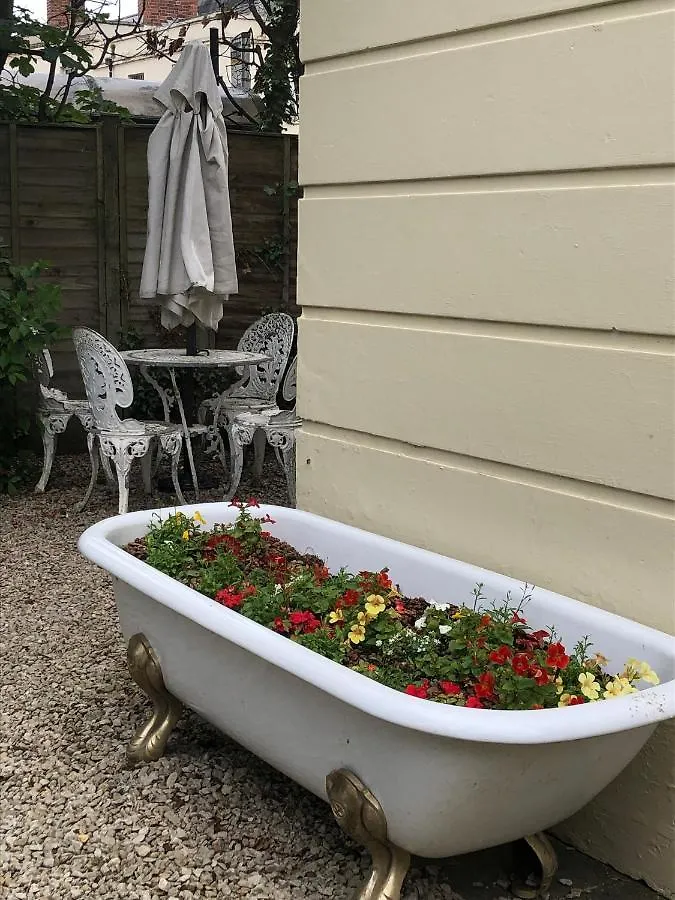 Holiday home Lovely 3-Bed House In Cheltenham United Kingdom